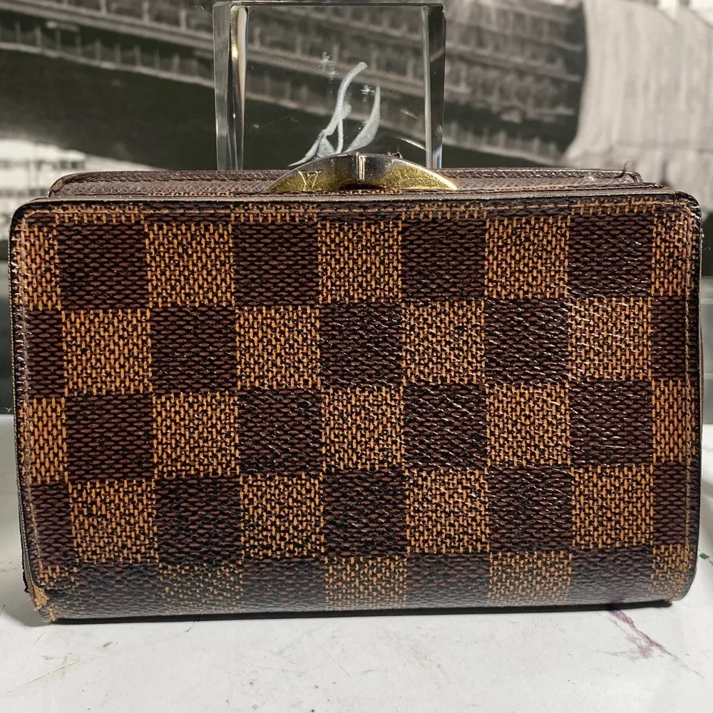 Authentic Louis Vuitton Damier Kisslock Wallet